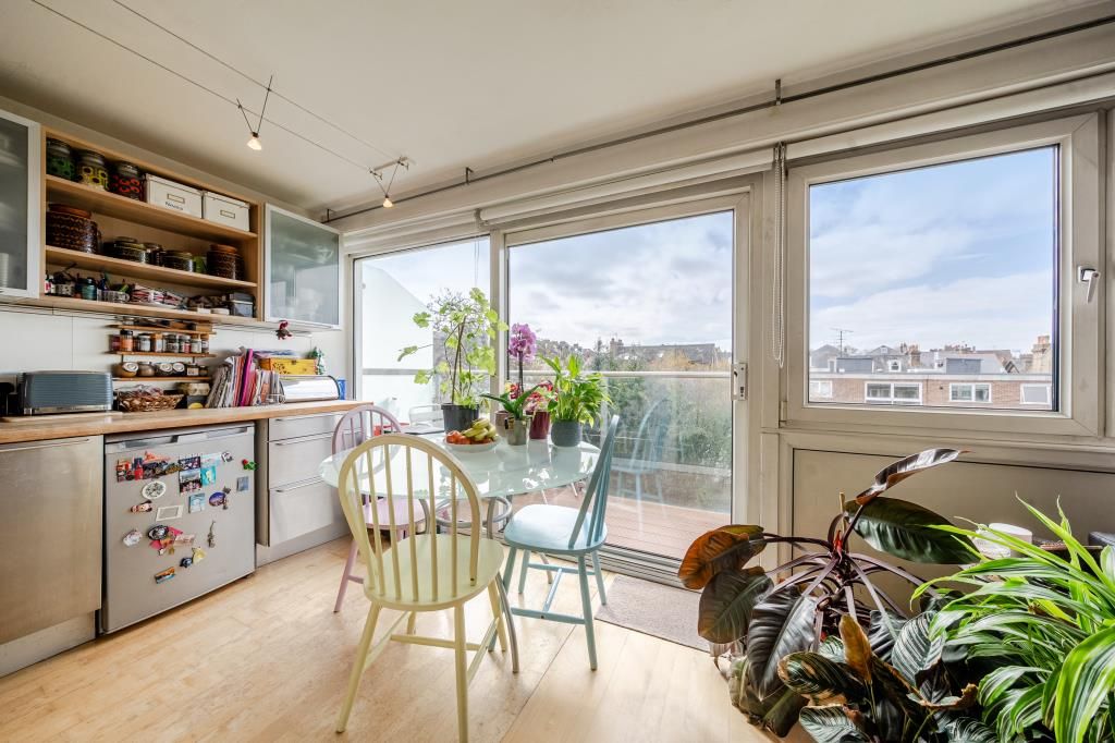 Property photo 3 of 16 Dining Area