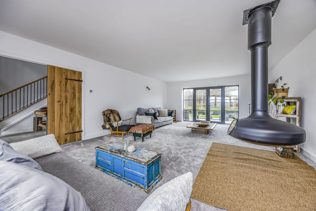 Property photo 2 of 29 Maisdene, School Lane, Denmead - New Images-Portic