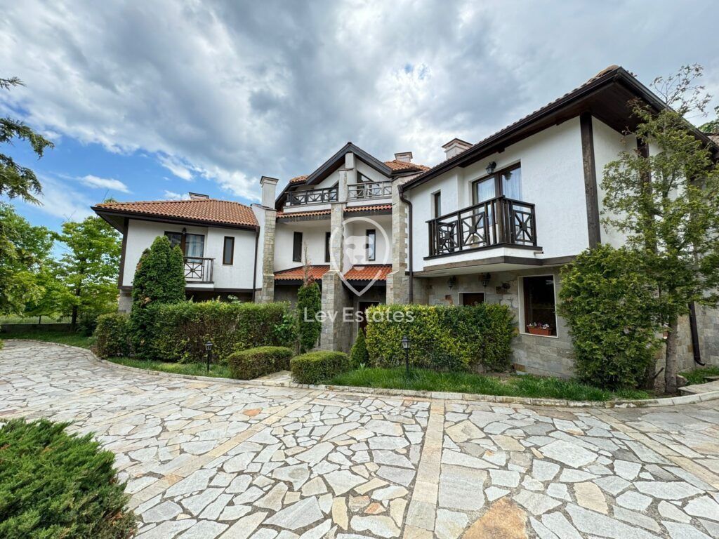 Property photo 1 of 16