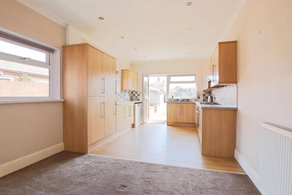 Property photo 3 of 21 4373857