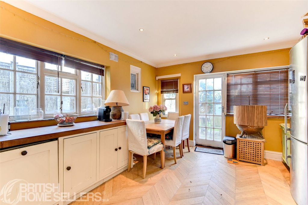 Property photo 2 of 17 Picture No. 10