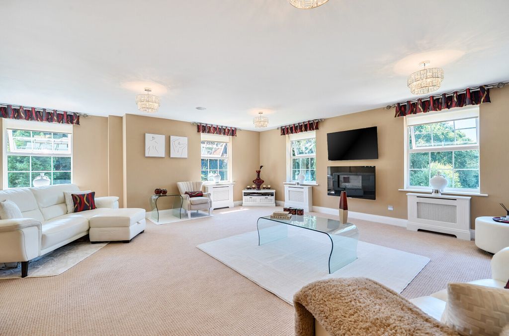 Property photo 2 of 12 1321302-30-686E7d...