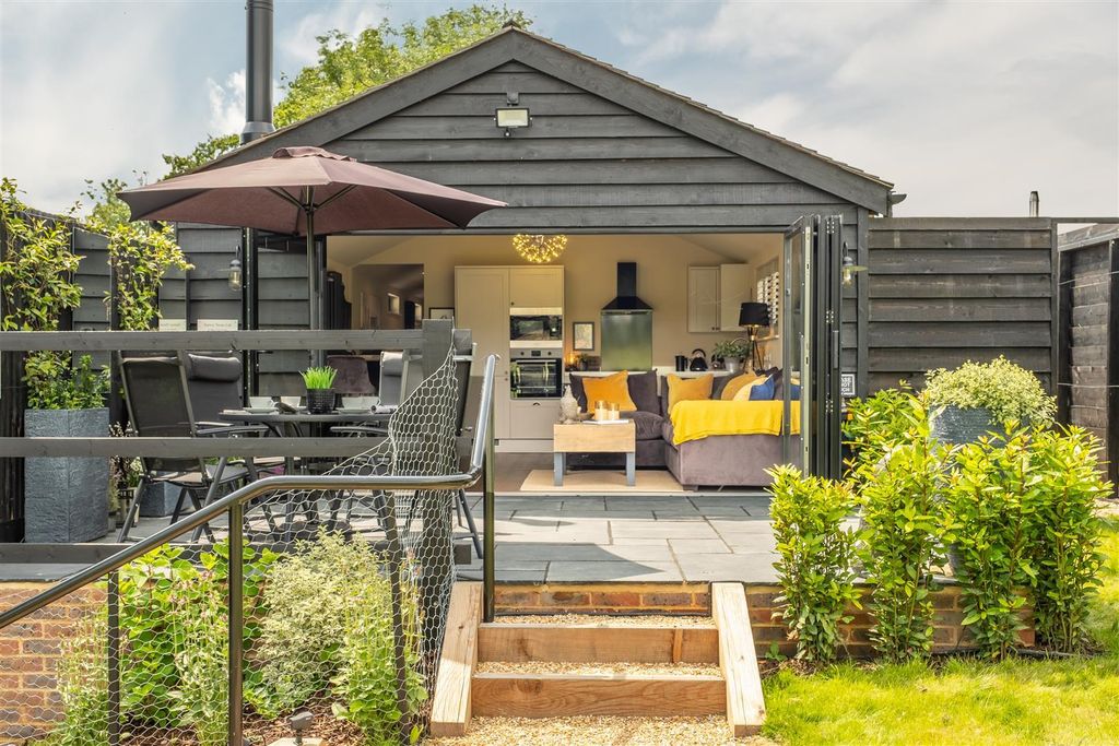Property photo 1 of 2 Owxmflxm-Kmxdndo3Bqopw.Jpg