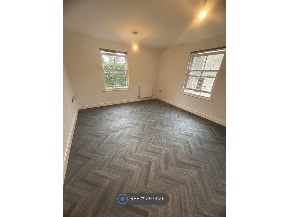 Property photo 3 of 14 Lounge Area