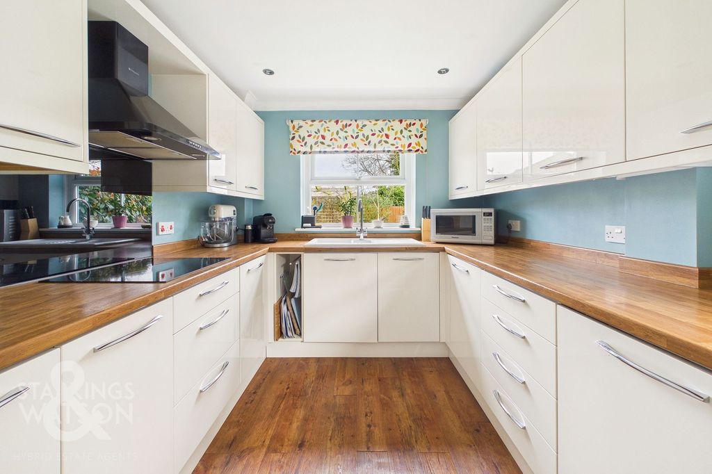 Property photo 3 of 35