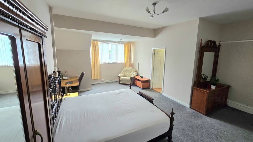 Property photo 2 of 30