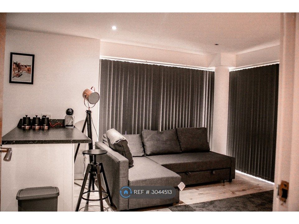 Property photo 2 of 7 Lounge 2