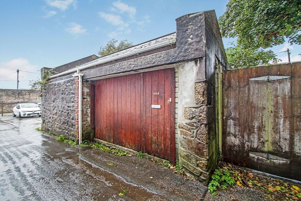 Property photo 3 of 11
