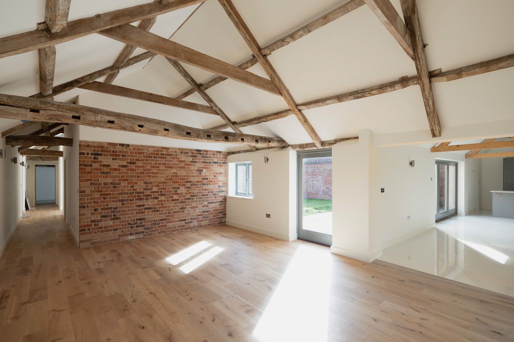 Property photo 2 of 10 Sitting Room