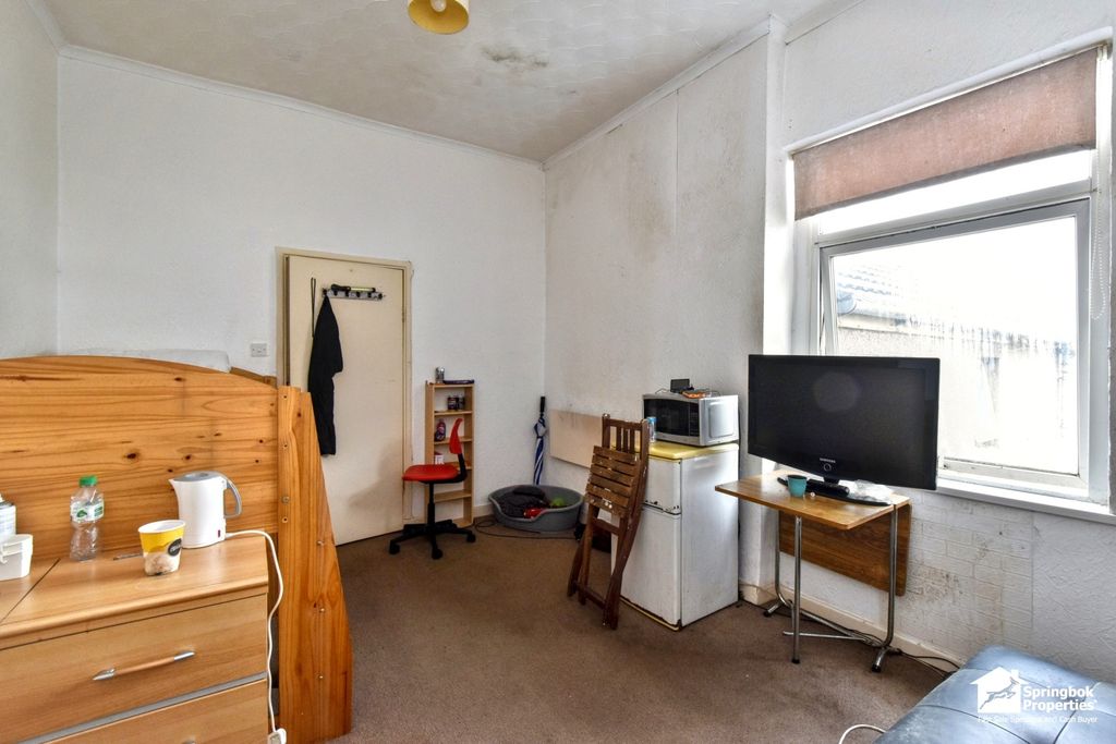 Property photo 3 of 13 Image 2