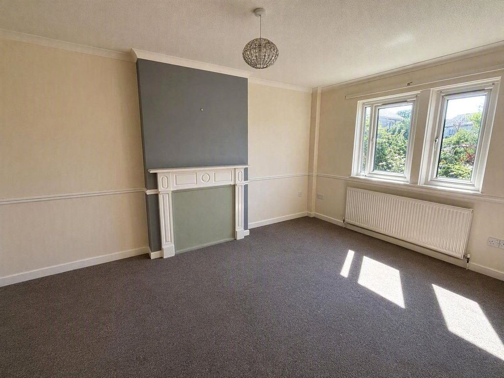 Property photo 2 of 9 Picture No. 11