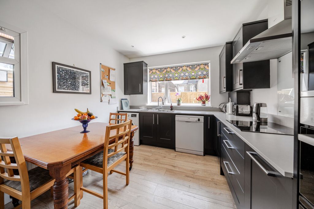 Property photo 3 of 17 1477660-12-6A3950...
