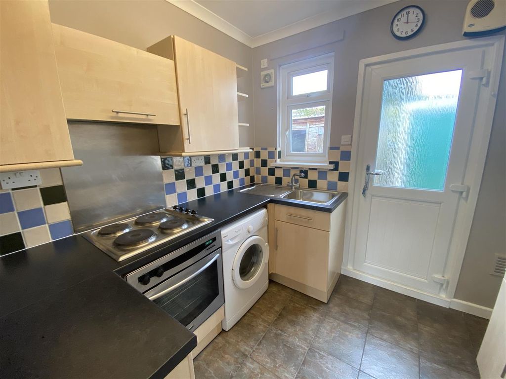 Property photo 3 of 13 Kitchen