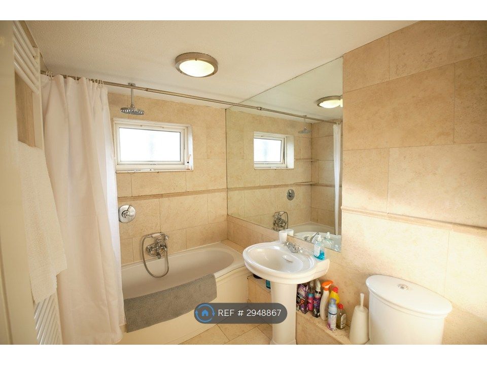 Property photo 3 of 12 Bathroom