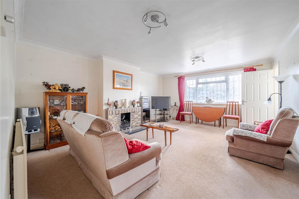 Property photo 2 of 17 Living/Dining Room