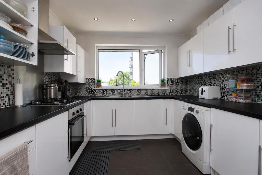 Property photo 2 of 6 1Cca2112-99Bf-4B96-98F6-33F013859594.Png