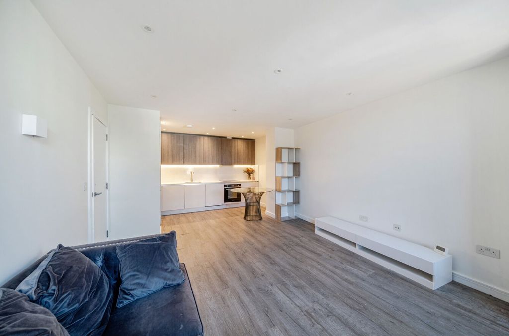 Property photo 3 of 20 1363572-17-68E3Aa...