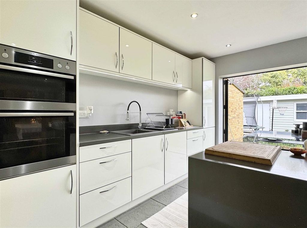 Property photo 3 of 34 Kitchen.Jpg