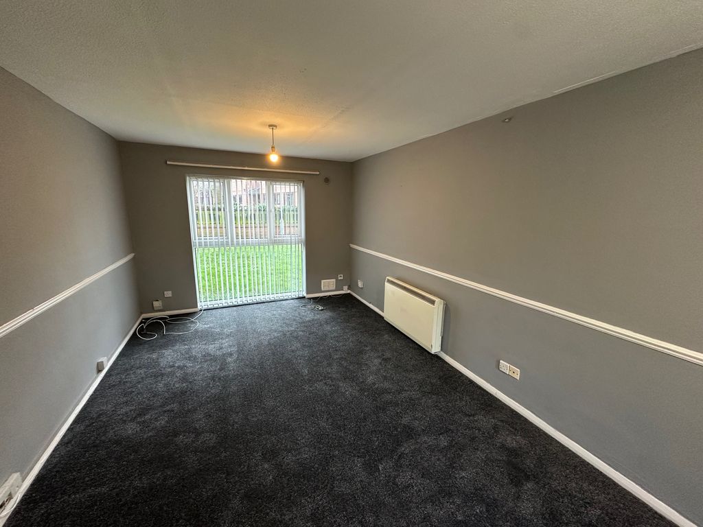 Property photo 3 of 7 Living Room