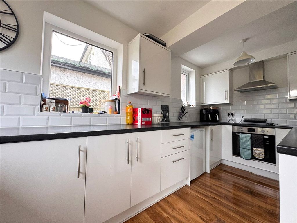 Property photo 2 of 17 Picture No. 16