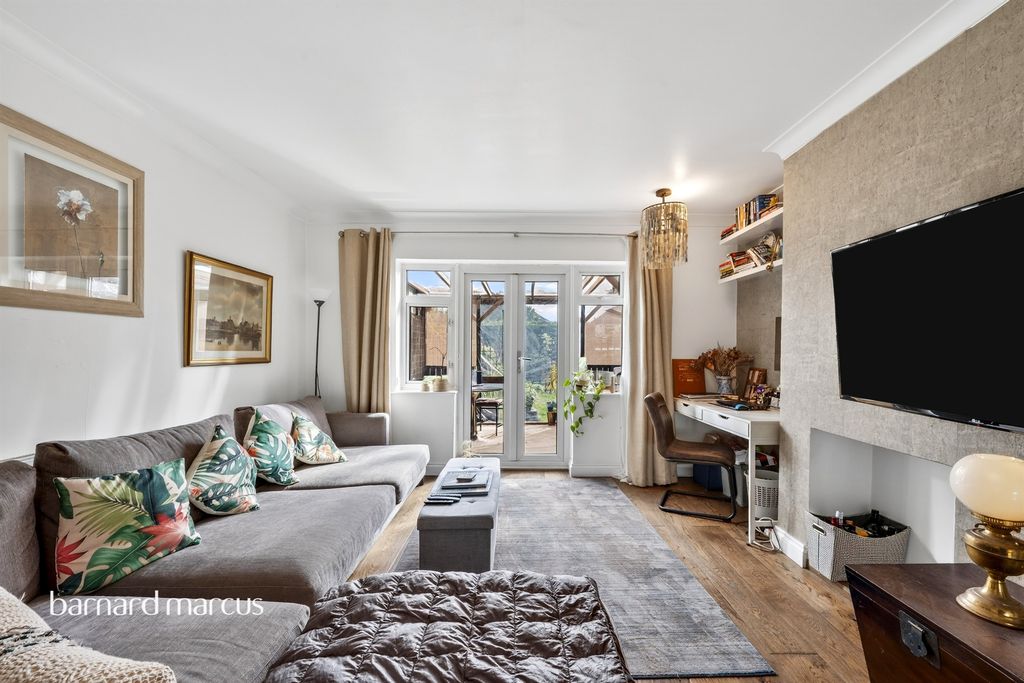 Property photo 3 of 11