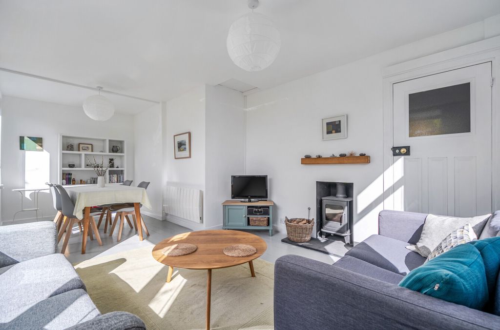 Property photo 1 of 14 1447710-8-69E3A9B...