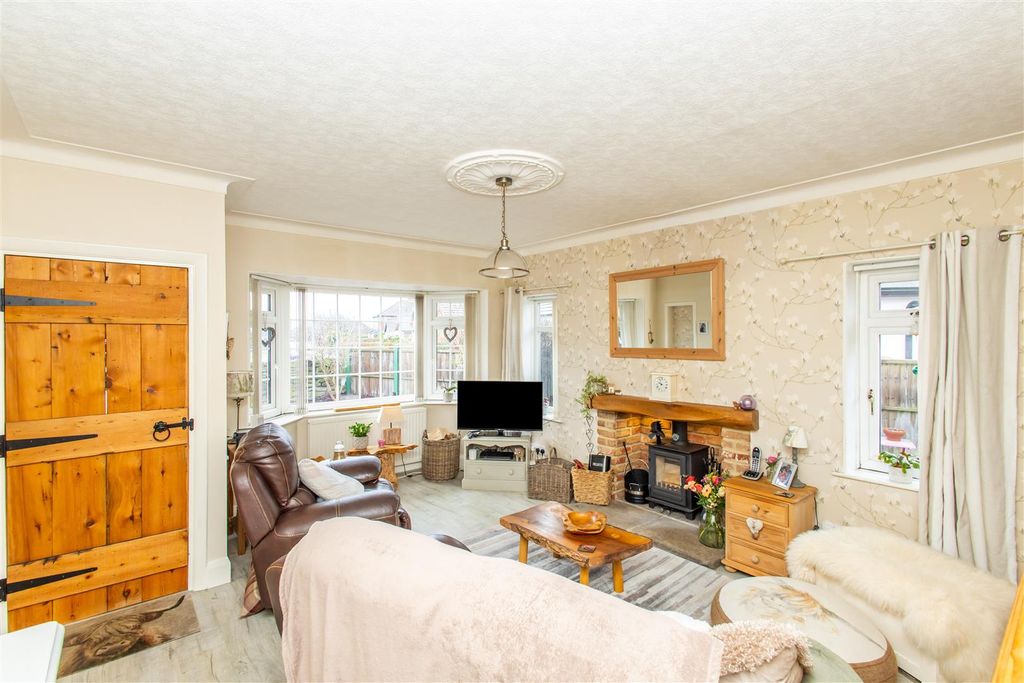 Property photo 2 of 23 Lounge