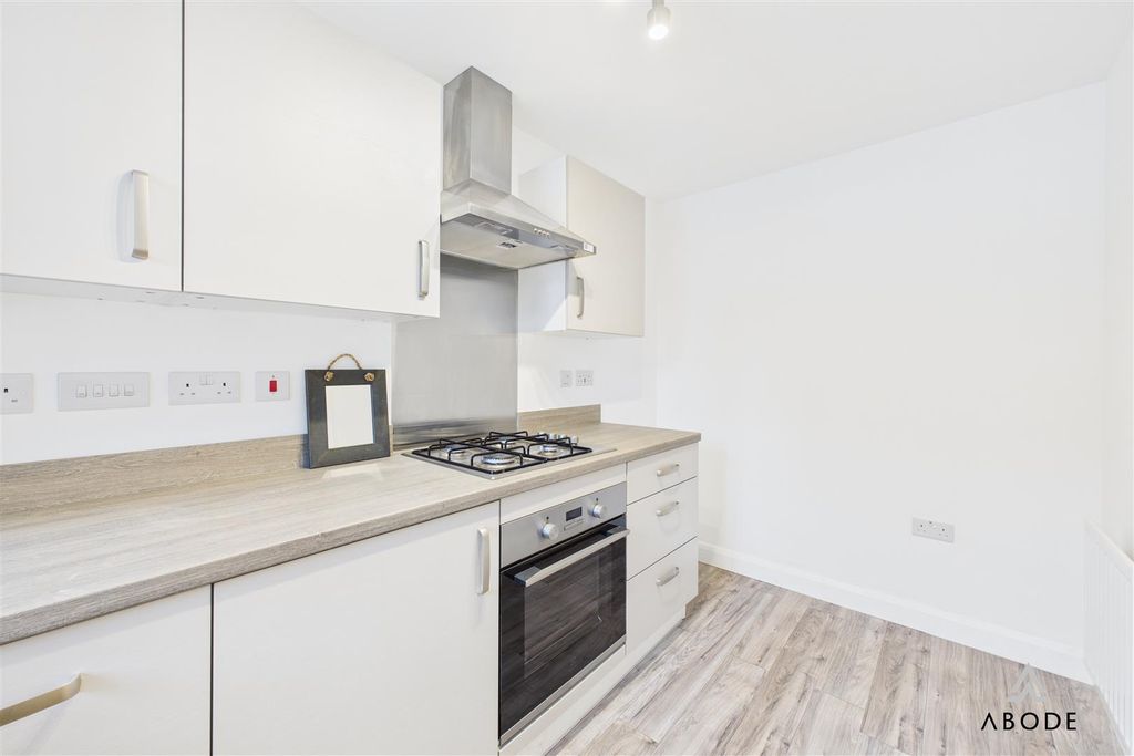 Property photo 3 of 11 Cam02544G0-Pr0319-Still004.Jpg