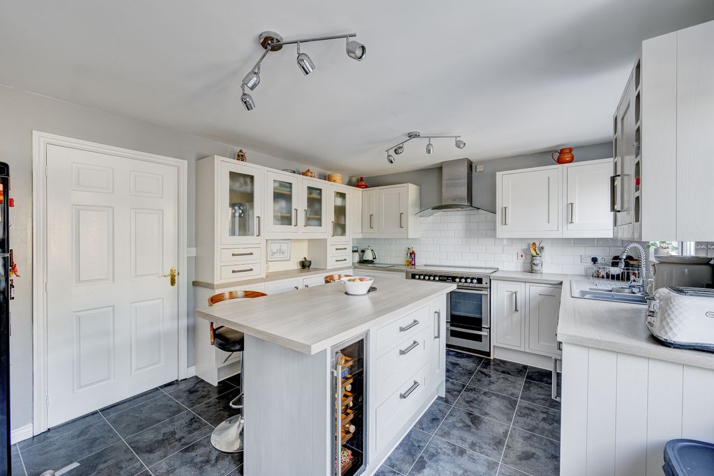 Property photo 3 of 46 Kitchen