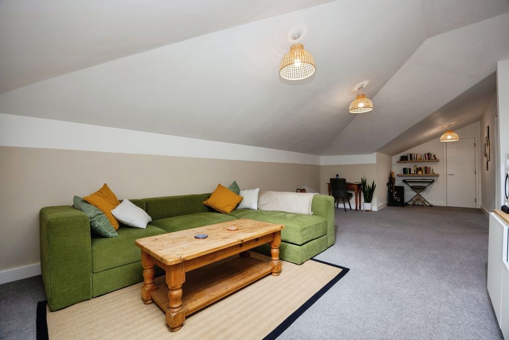 Property photo 2 of 18 Pbox-Img.Jpg