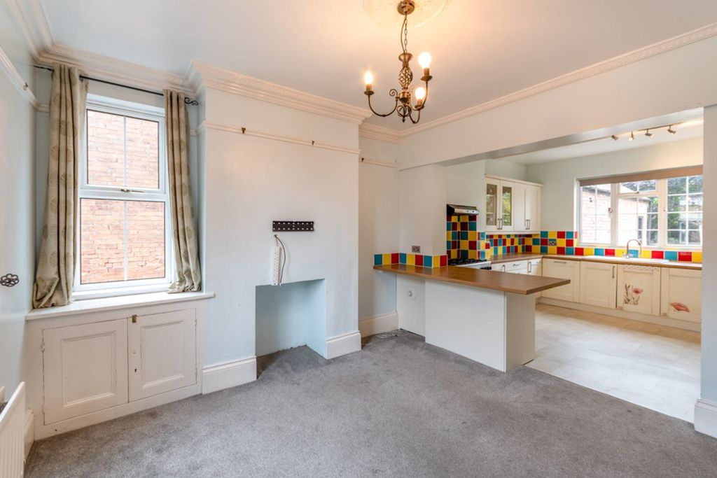 Property photo 2 of 23
