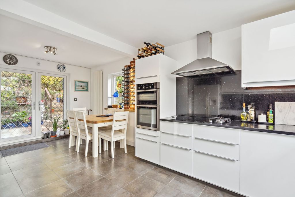 Property photo 2 of 21 Kitchen