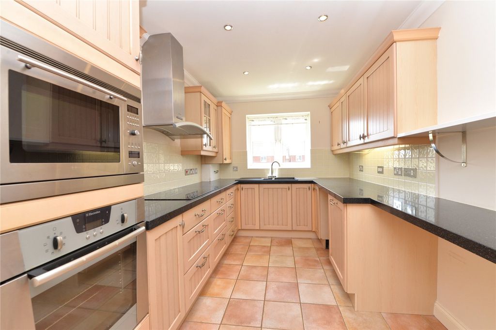 Property photo 2 of 16 Picture No. 15