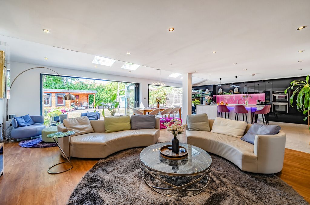 Property photo 3 of 47 1341163-15-689F33...