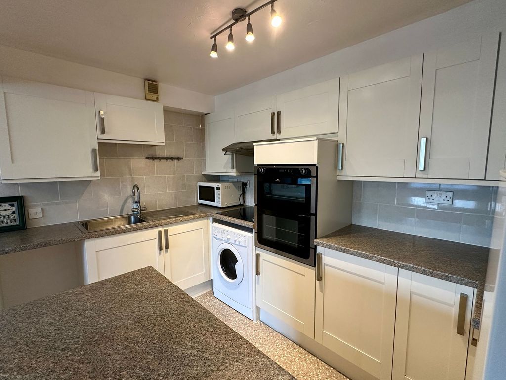 Property photo 2 of 12 Kitchen