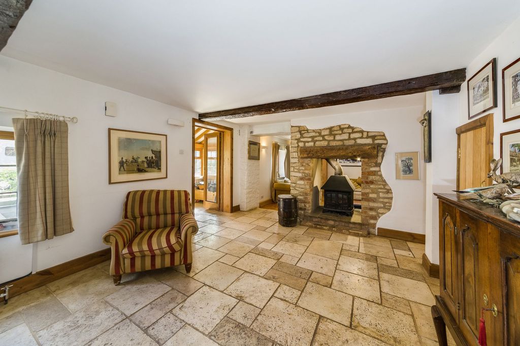 Property photo 2 of 47
