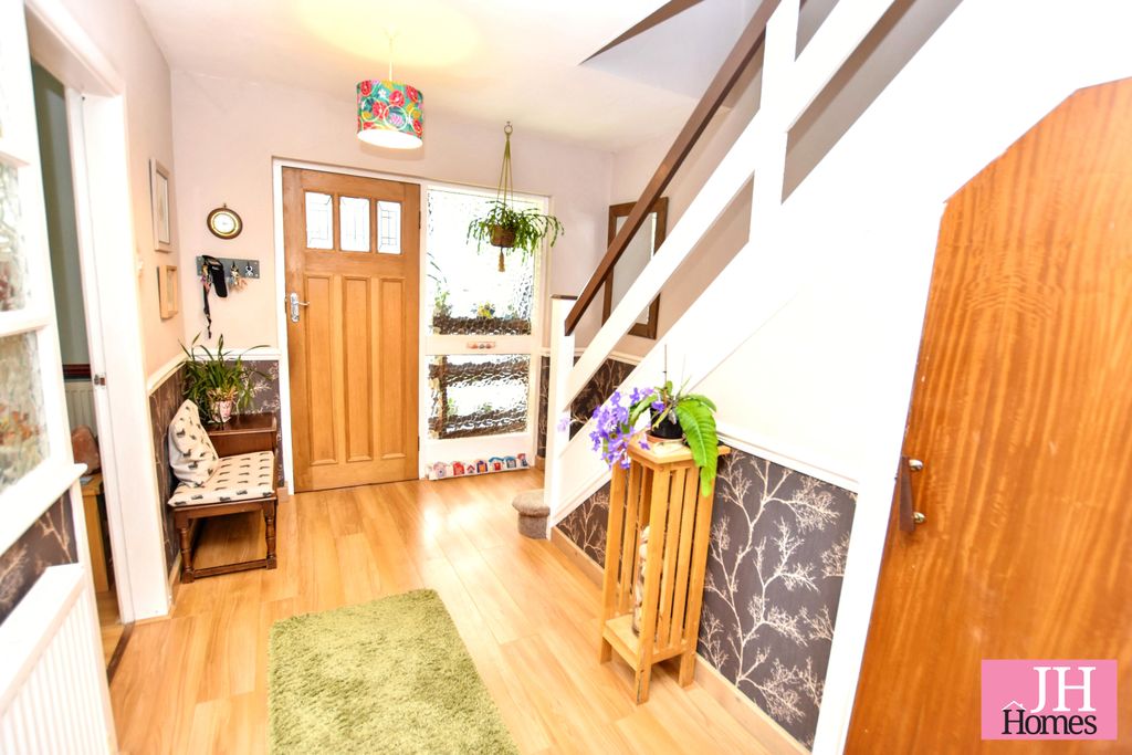 Property photo 2 of 27