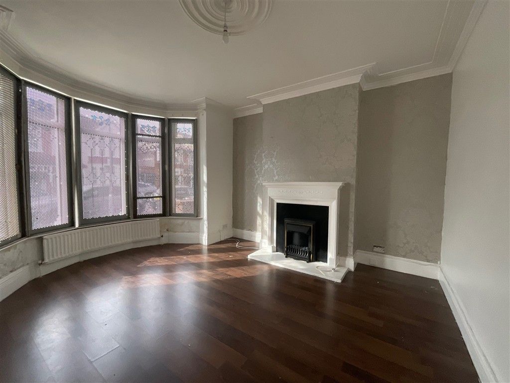 Property photo 1 of 10 Lounge New