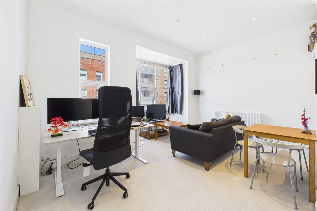 Property photo 2 of 10 Cam05668G0-Pr0013-Still001.Jpg