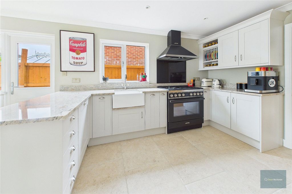 Property photo 2 of 23 Picture No. 13