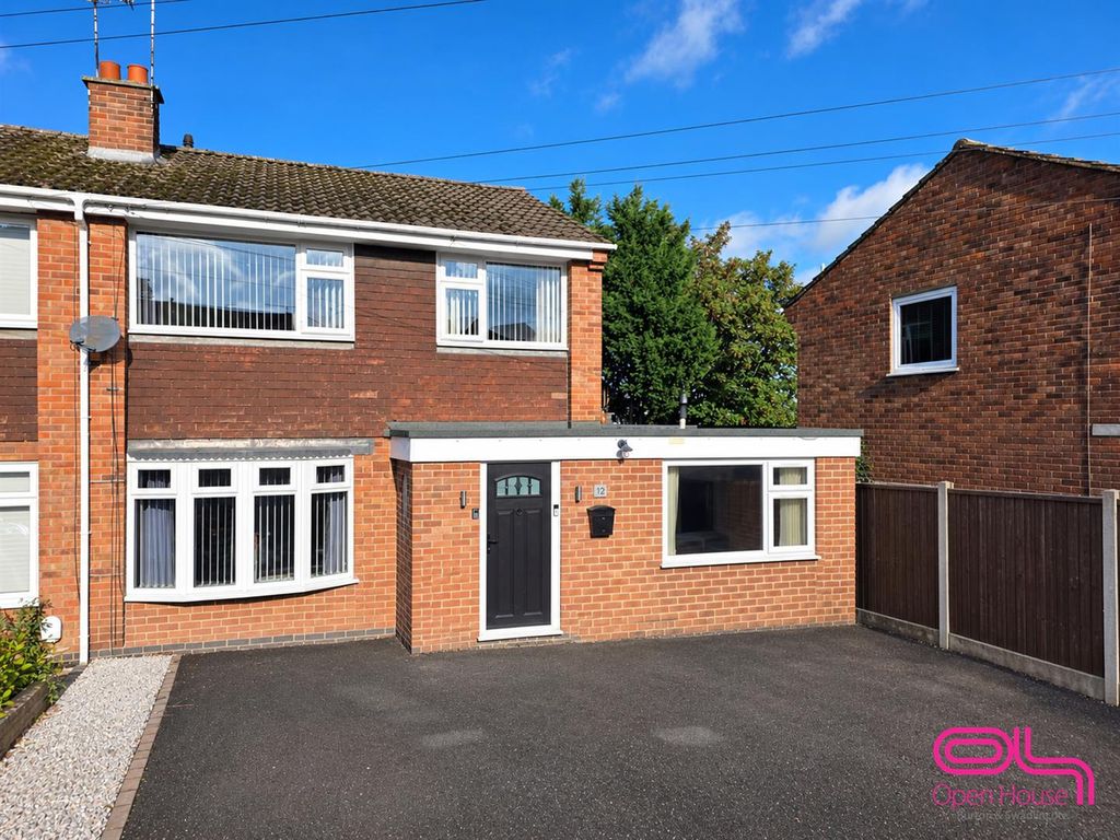 Property photo 1 of 36 Handsacre Close, Swadlincote (15).Jpg