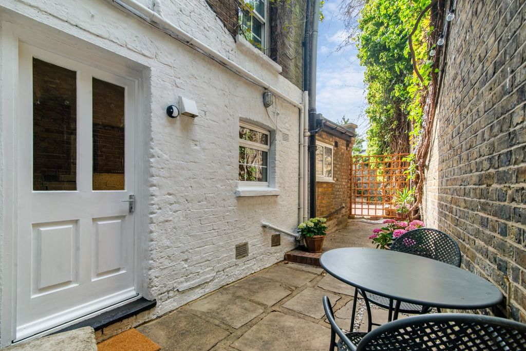 Property photo 2 of 11