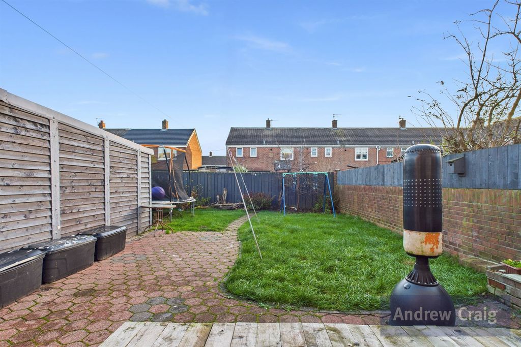 Property photo 3 of 12 Garden