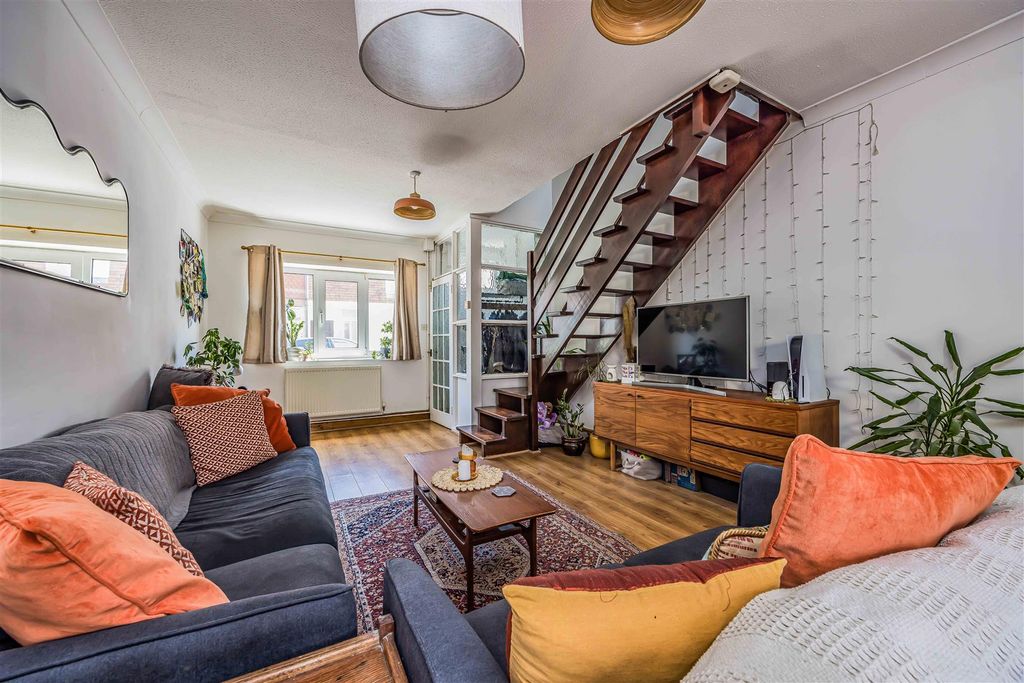 Property photo 3 of 14 99 Boulton Road, Southsea-Small-Porticomarketing-S