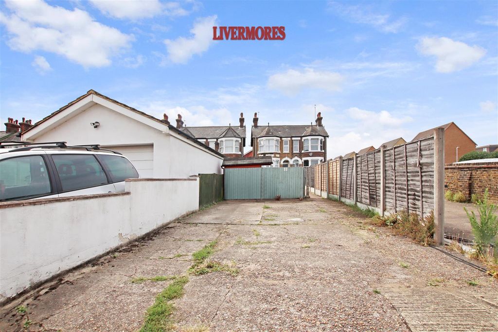 Property photo 2 of 9 Front 2.Jpg