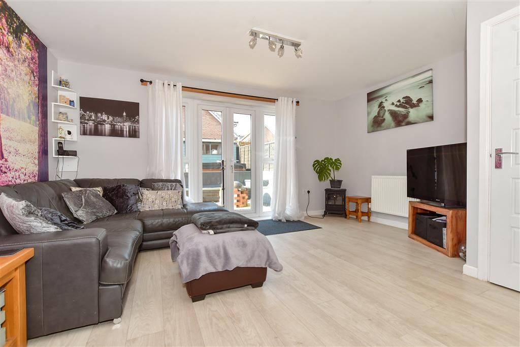Property photo 3 of 10 Lounge