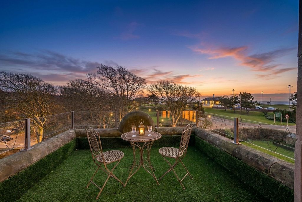 Property photo 3 of 21