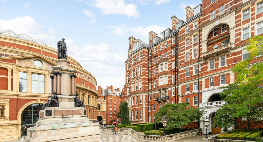 Property photo 1 of 4