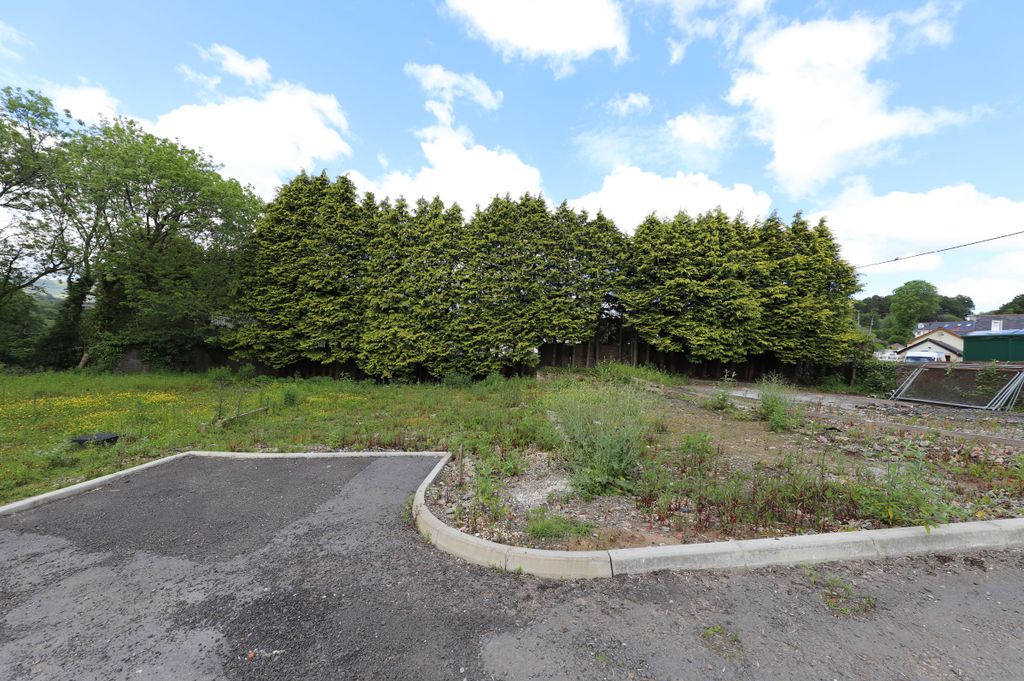 Property photo 1 of 2
