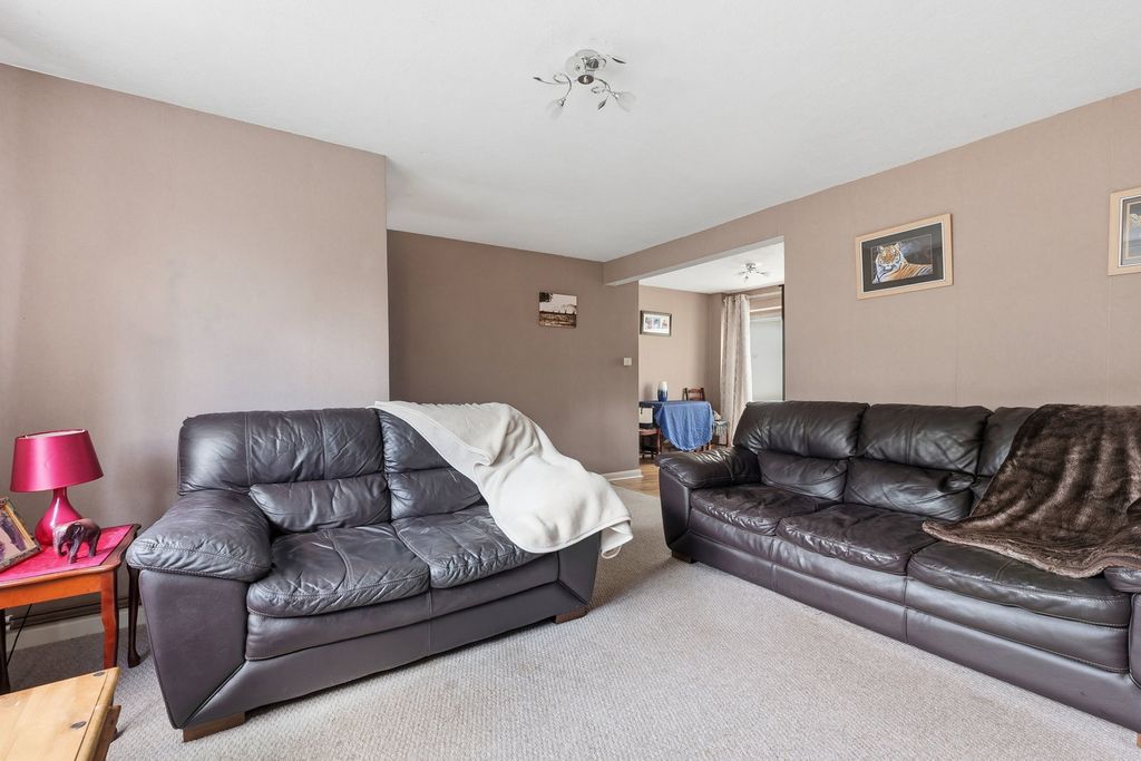 Property photo 3 of 23